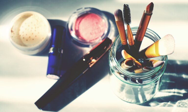 Jak utrzymać minimalistyczną kolekcję kosmetyków?
